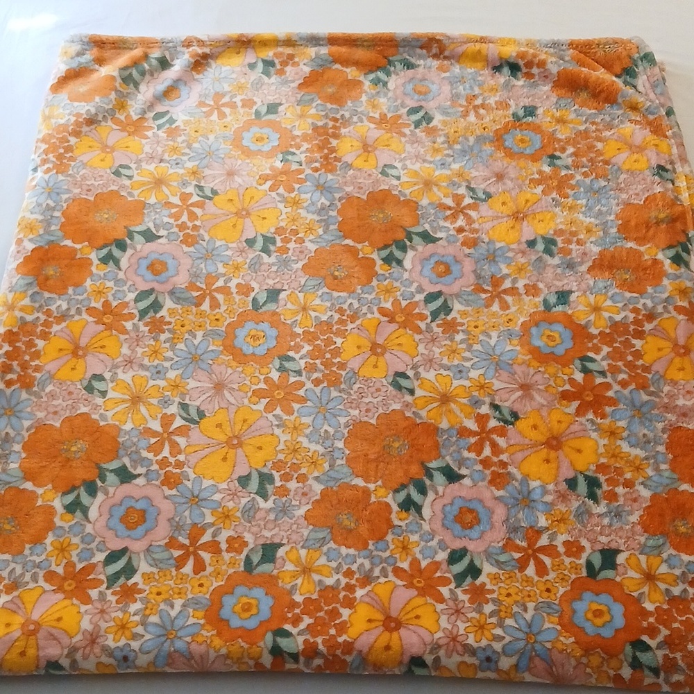 RACHEL Rachel Roy Floral Plush Throw - Picture 2 of 11